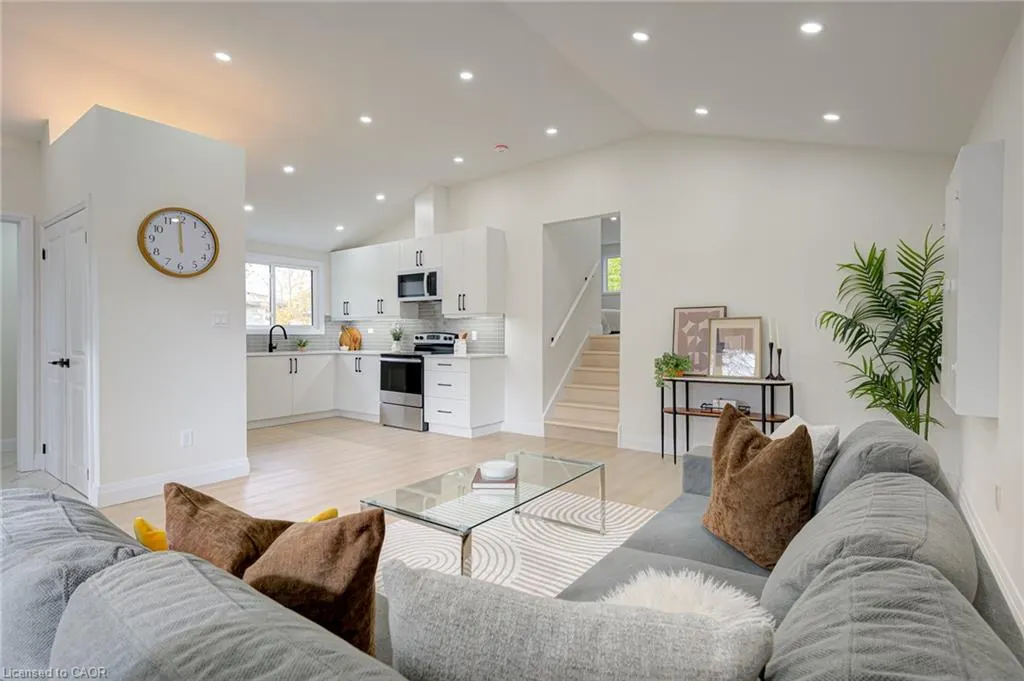 6 Hillside Drive