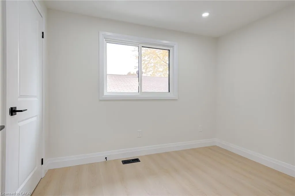 6 Hillside Drive