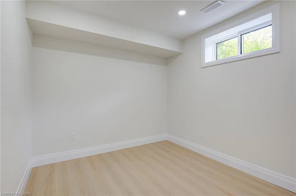 6 Hillside Drive