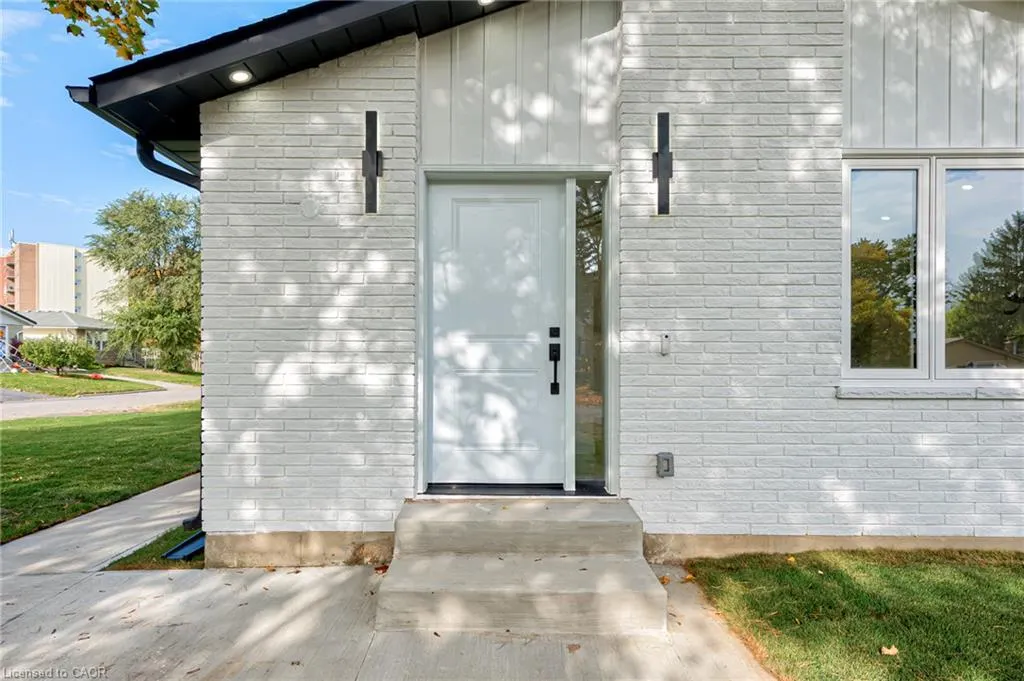 6 Hillside Drive