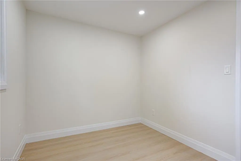 6 Hillside Drive