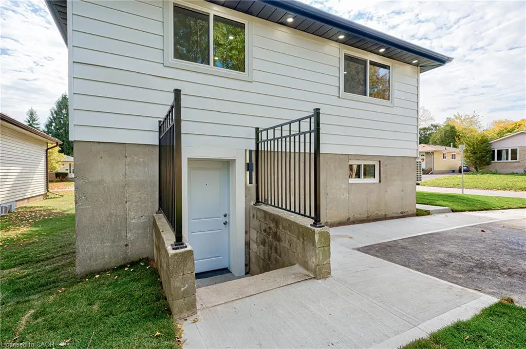 6 Hillside Drive