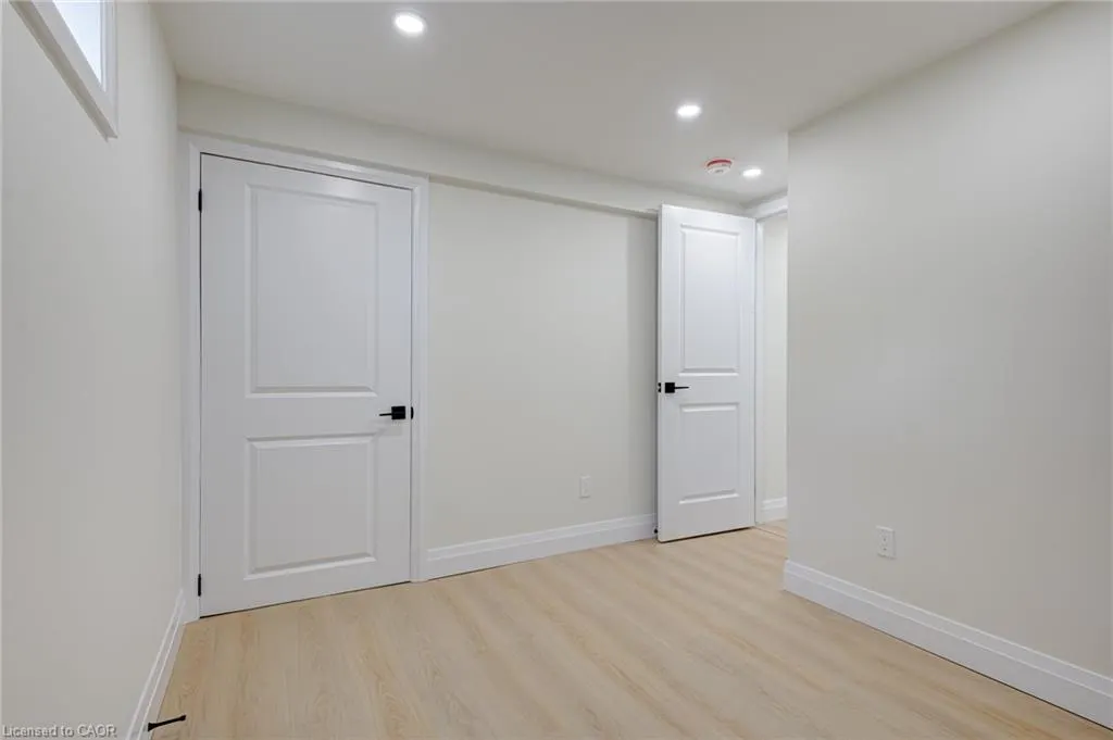 6 Hillside Drive
