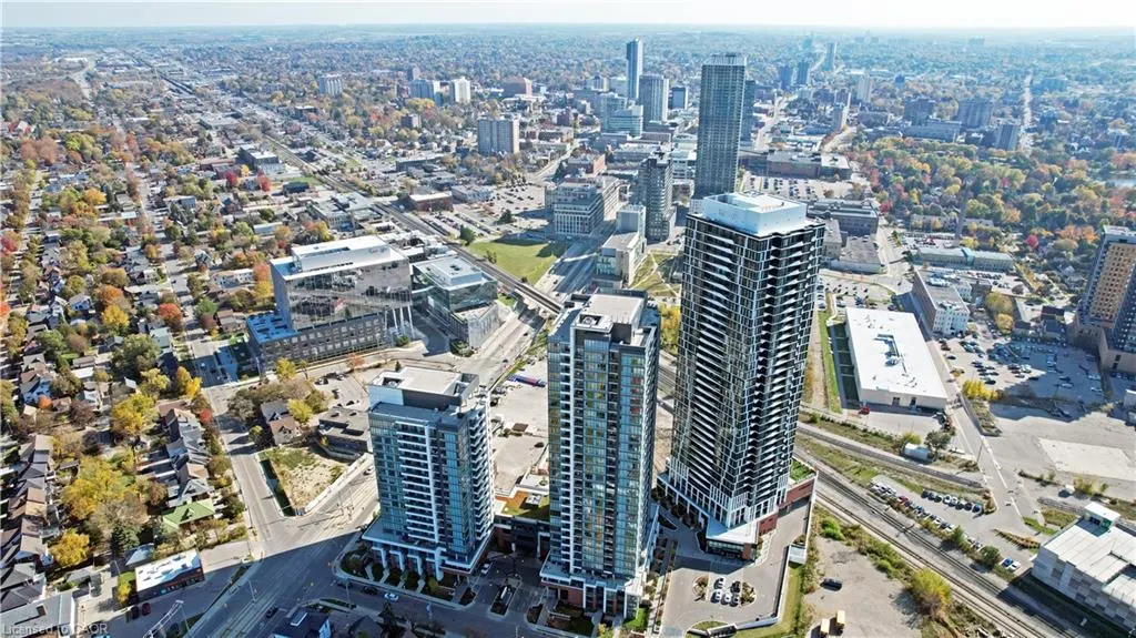 15 Wellington Street #1702