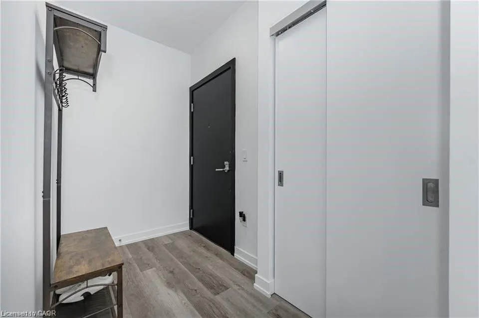 15 Wellington Street #1702