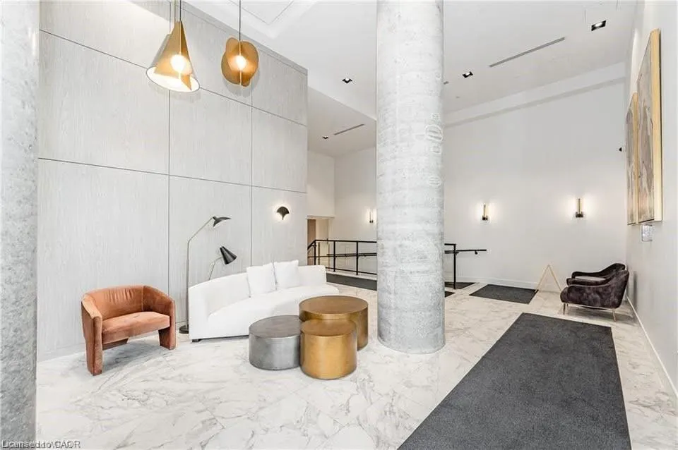 15 Wellington Street #1702