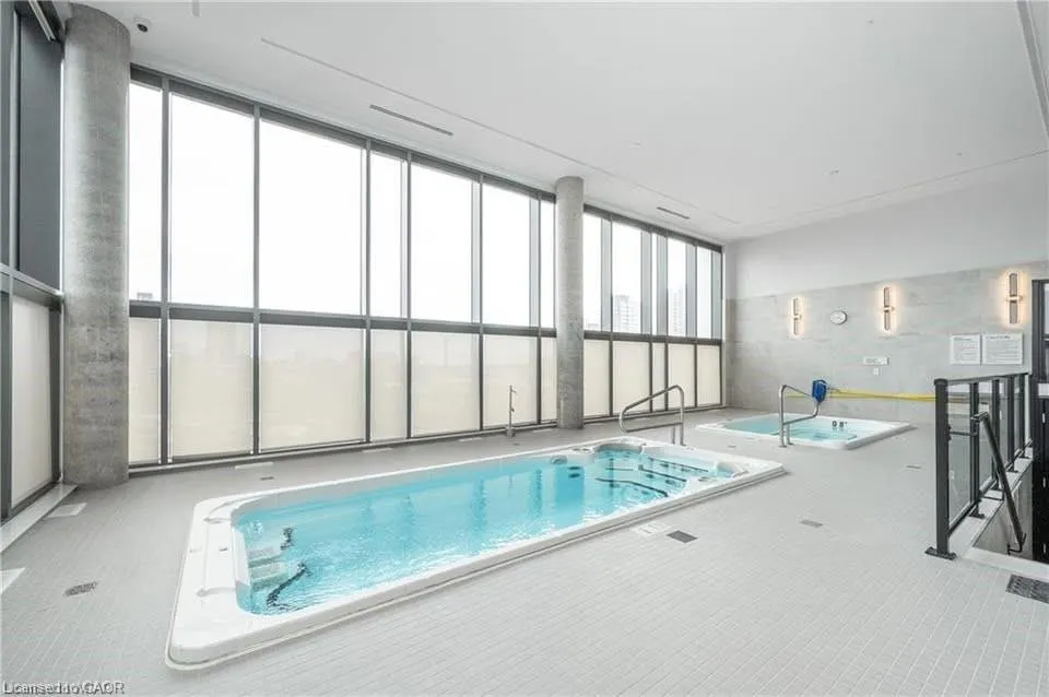 15 Wellington Street #1702