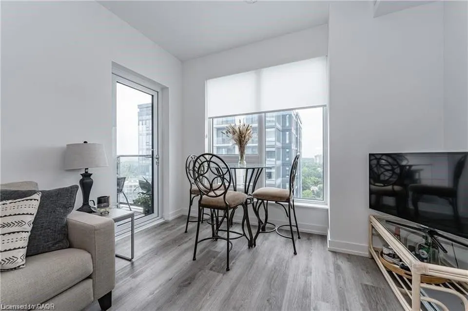 15 Wellington Street #1702
