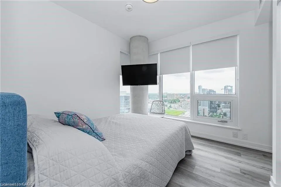 15 Wellington Street #1702