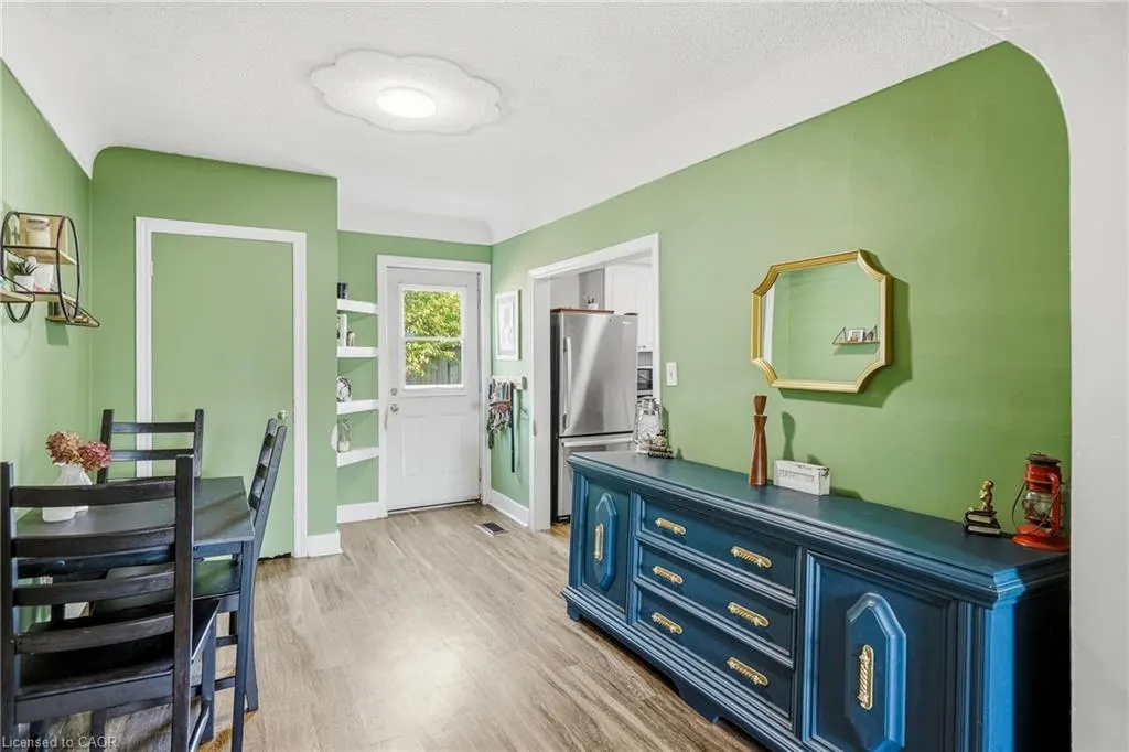 108 Robins Avenue