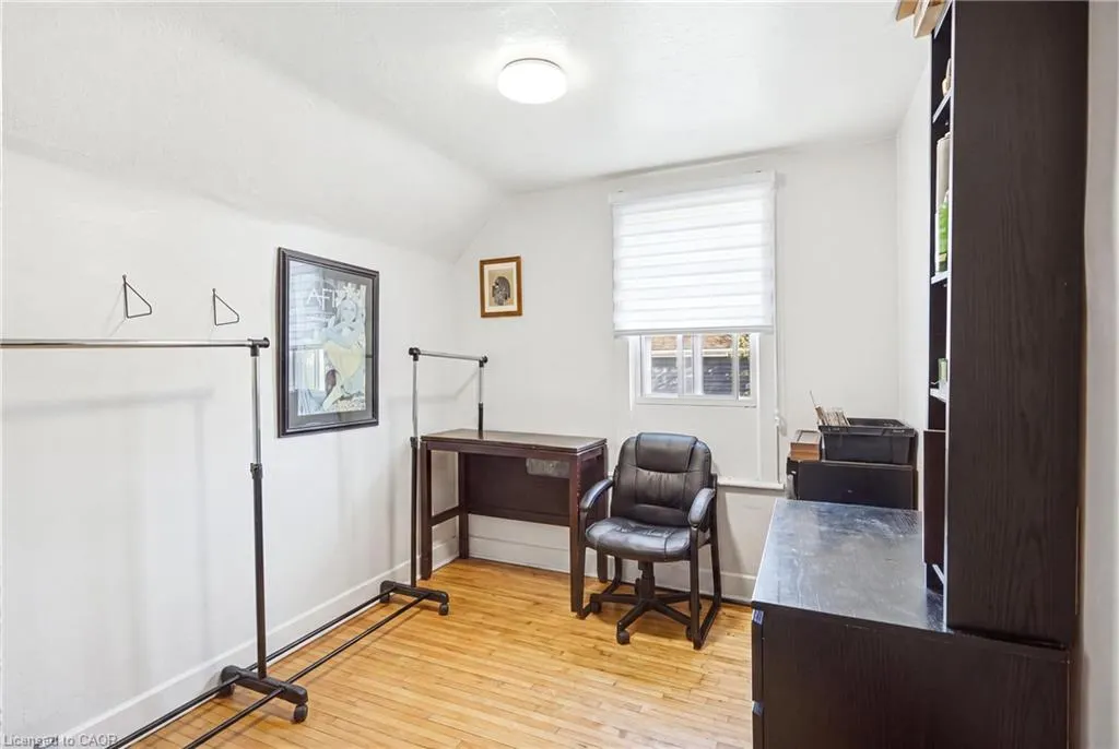 108 Robins Avenue