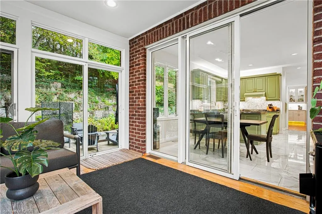 139 Oaklands Park Court