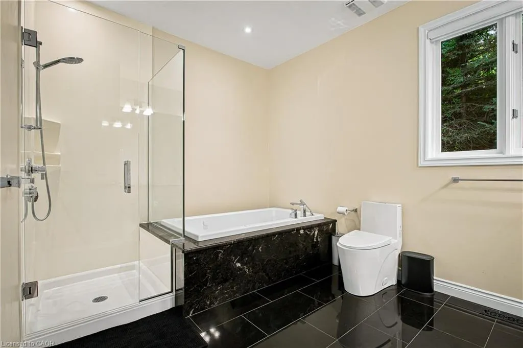 139 Oaklands Park Court