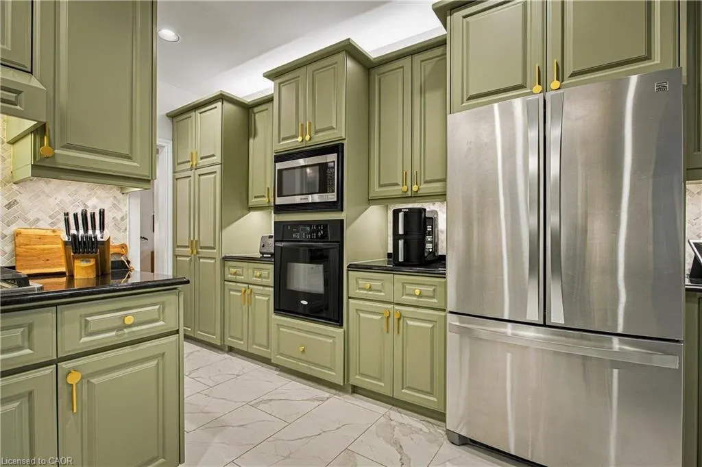 139 Oaklands Park Court