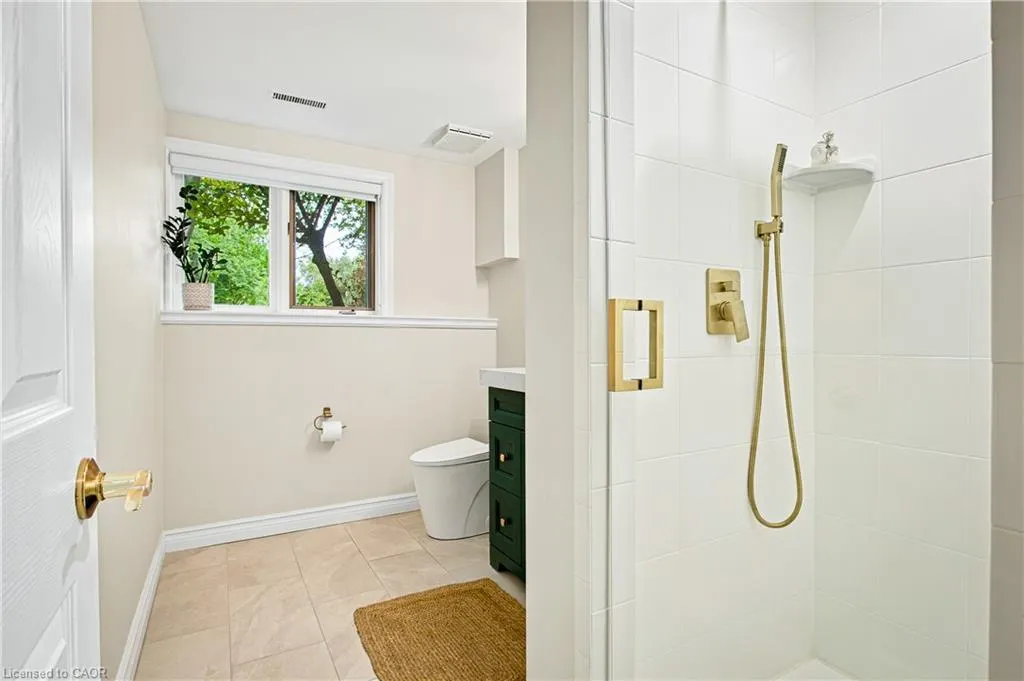 139 Oaklands Park Court