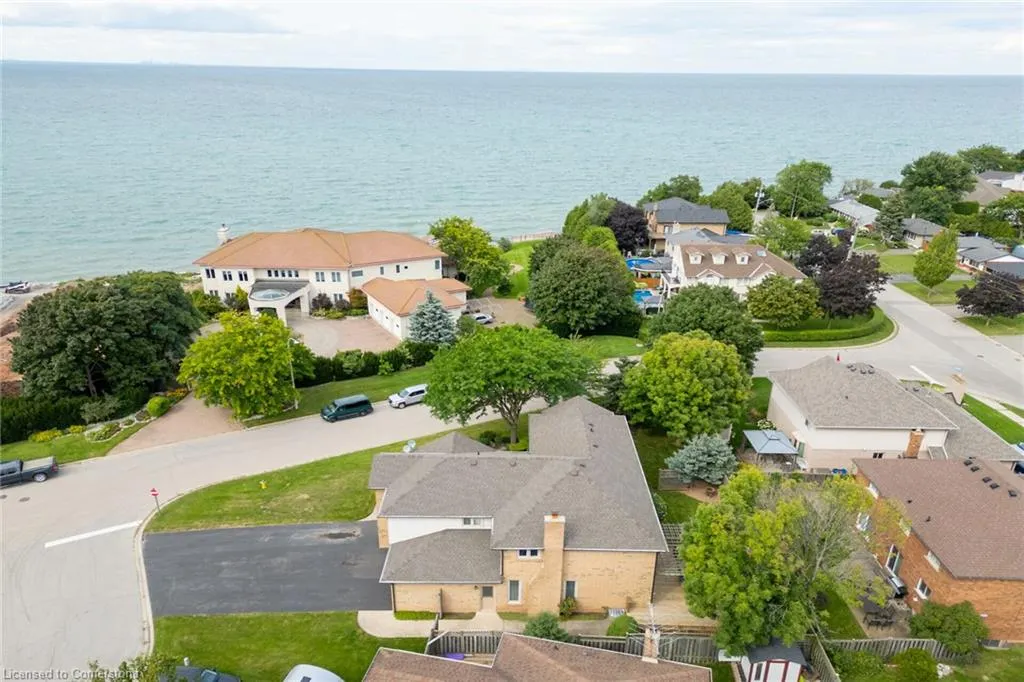 3 Shoreline Crescent