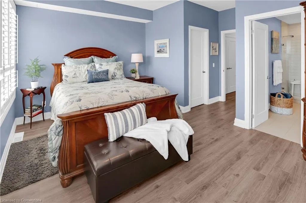 39 Robinson Street N, #4
