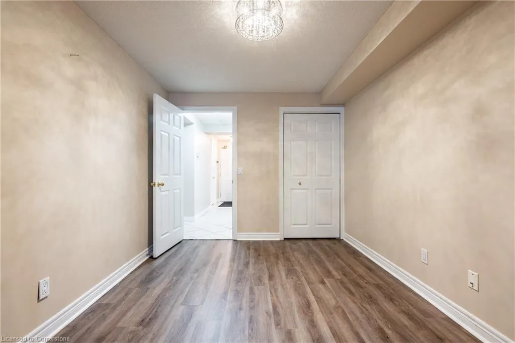 990 Golf Links Road, #106