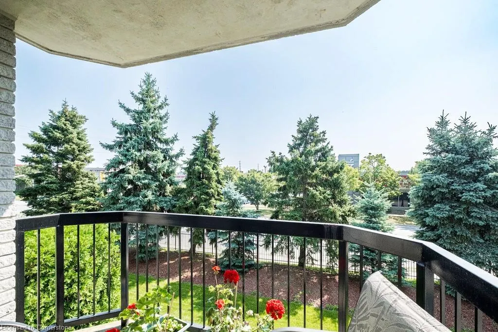 990 Golf Links Road, #208