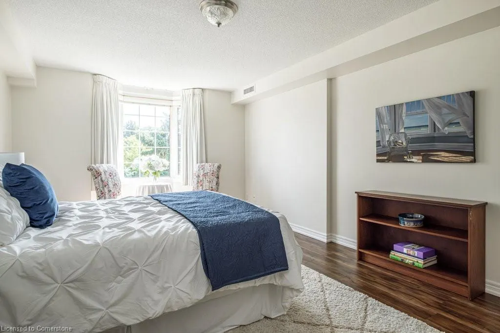 990 Golf Links Road, #208