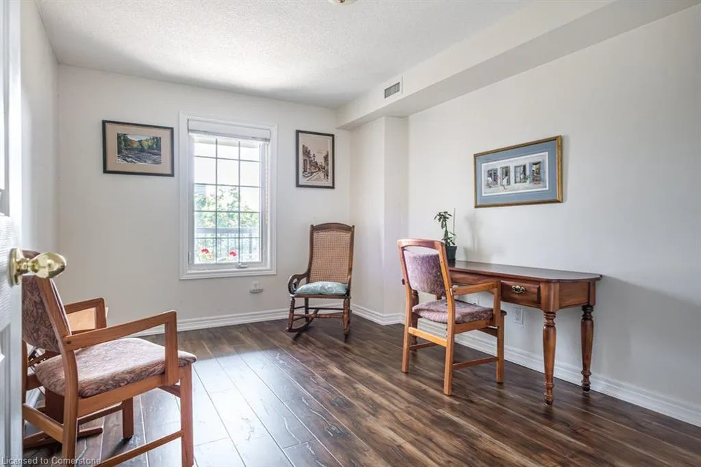 990 Golf Links Road, #208