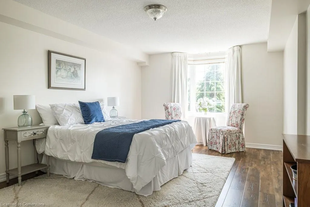 990 Golf Links Road, #208