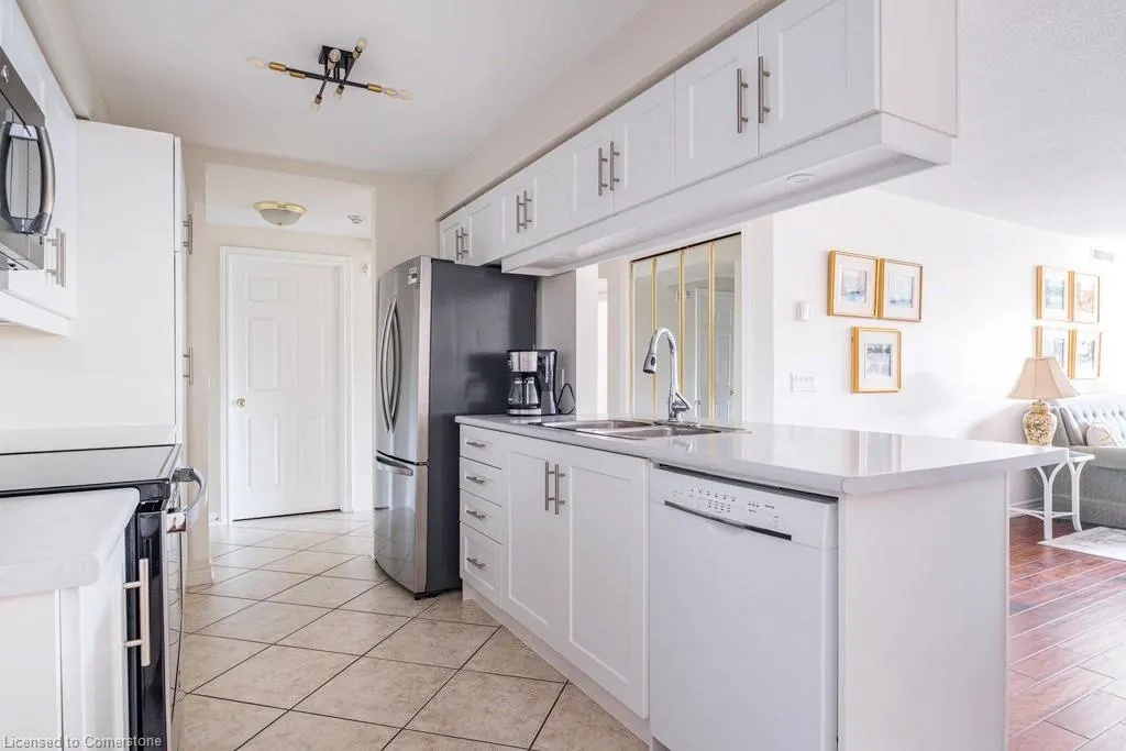 990 Golf Links Road, #208