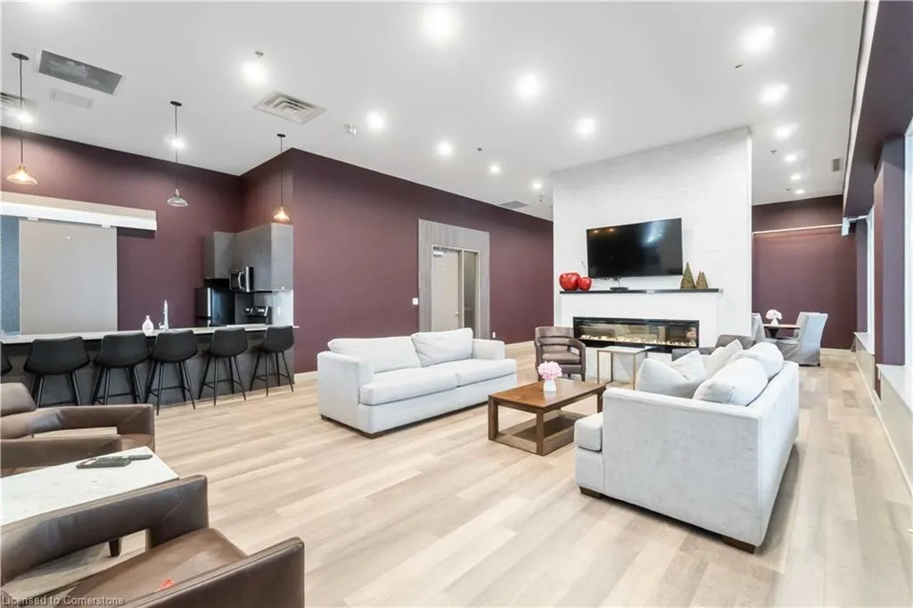 550 North Service Road, #1001