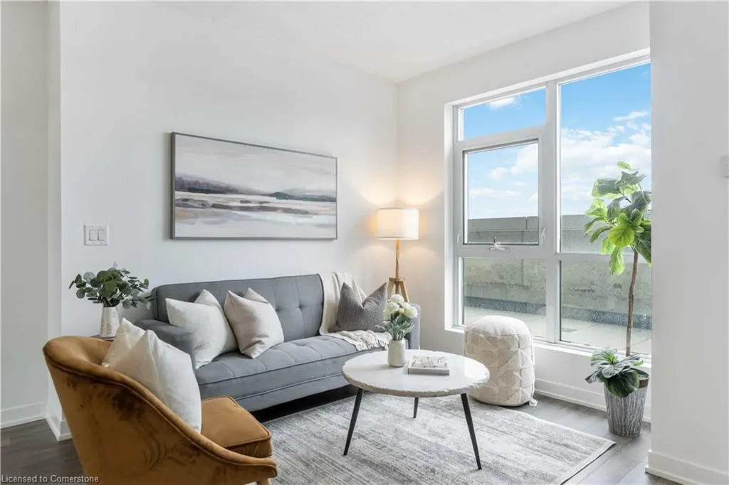 550 North Service Road, #1001
