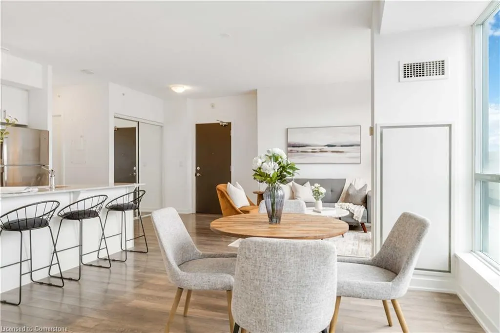 550 North Service Road, #1001