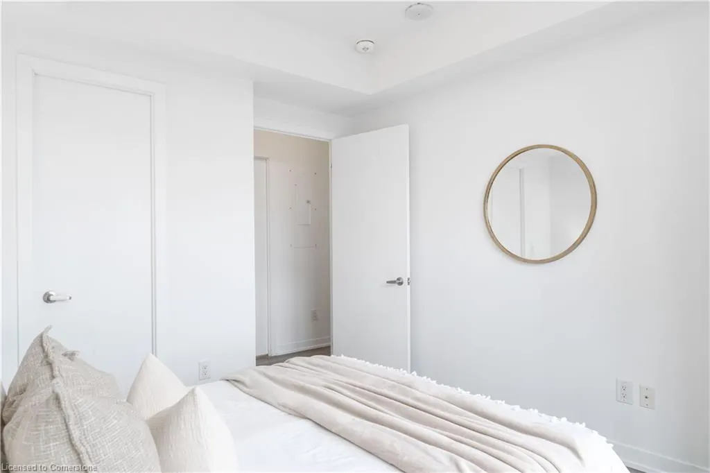 550 North Service Road, #1001