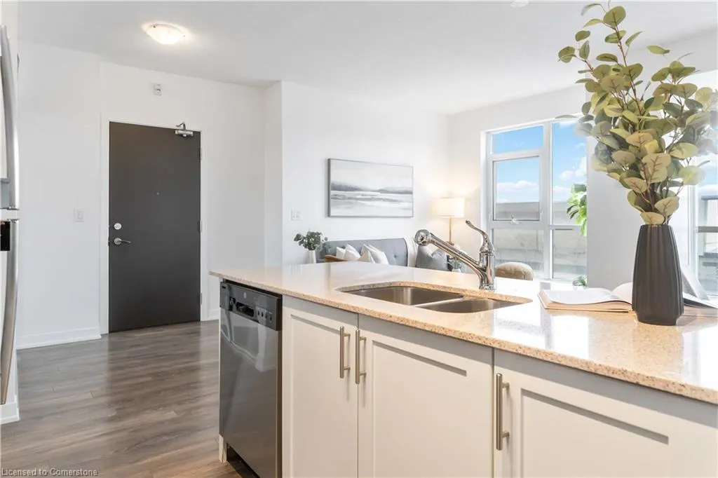 550 North Service Road, #1001