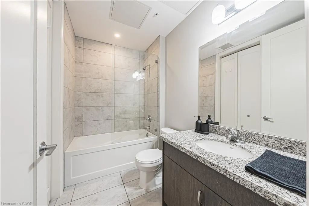 118 King Street E, #819