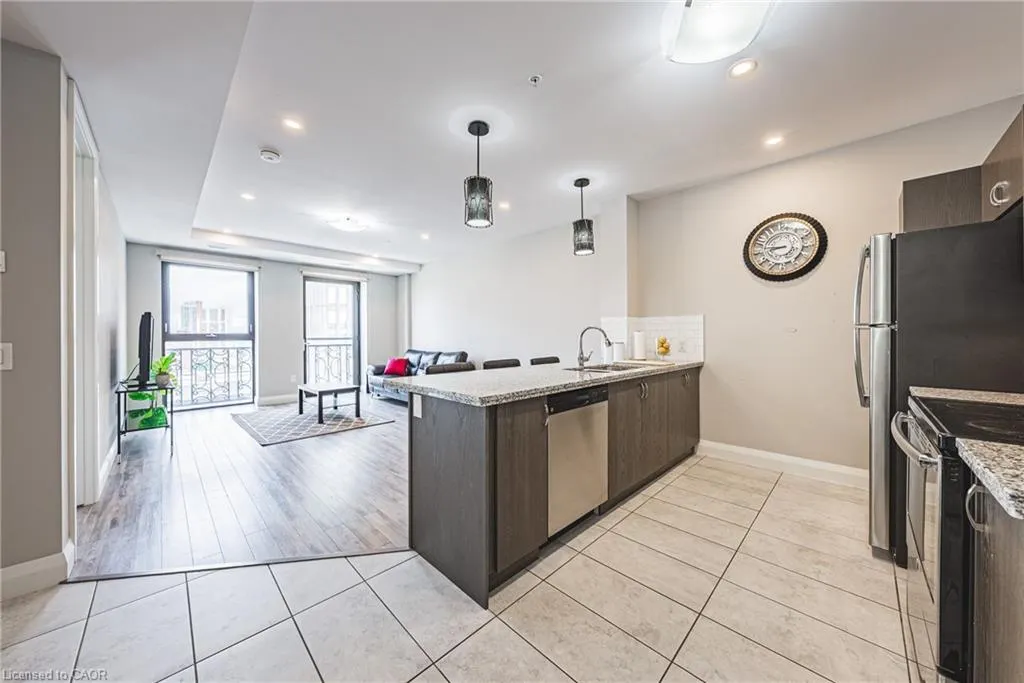 118 King Street E, #819