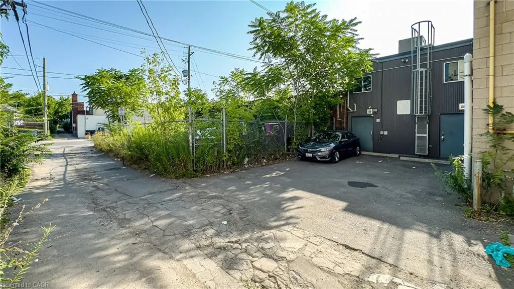 249 Ottawa Street N