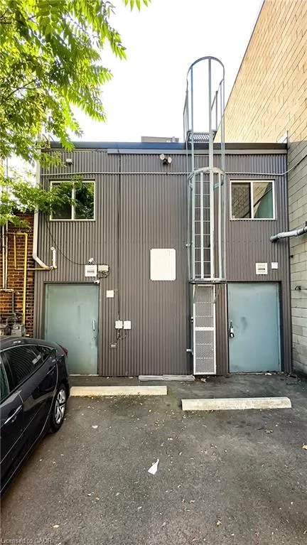 249 Ottawa Street N