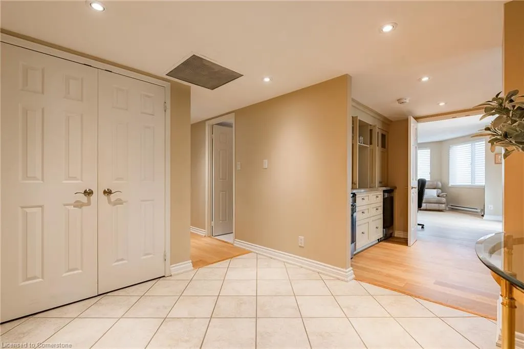100 Lakeshore Road E, #710