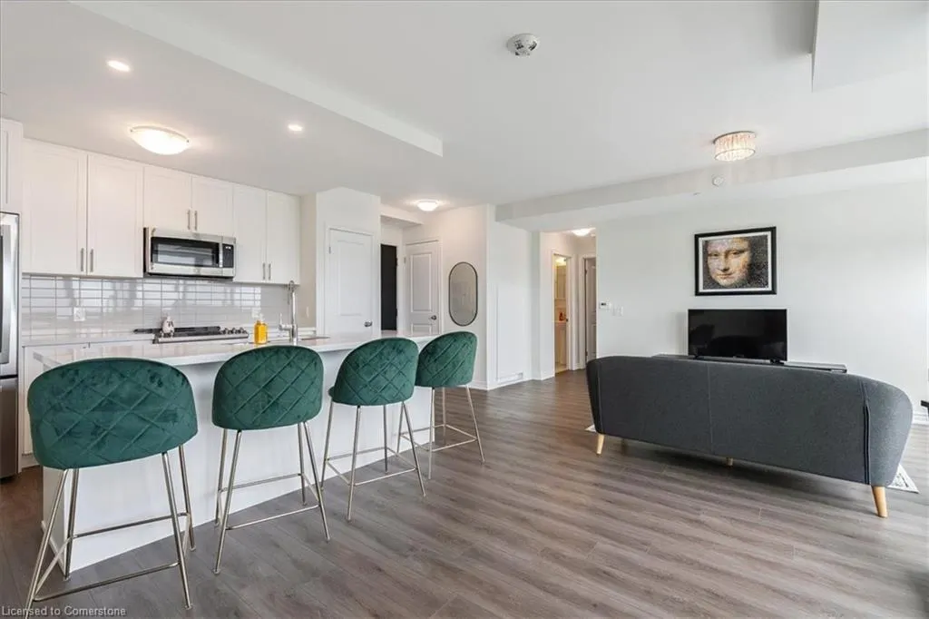 2750 King Street E, #704