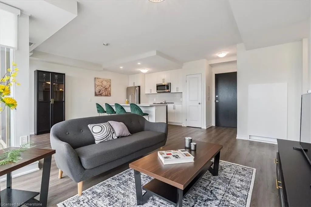 2750 King Street E, #704