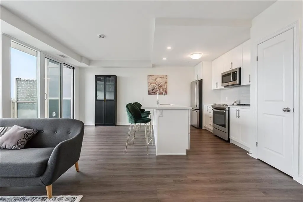 2750 King Street E, #704