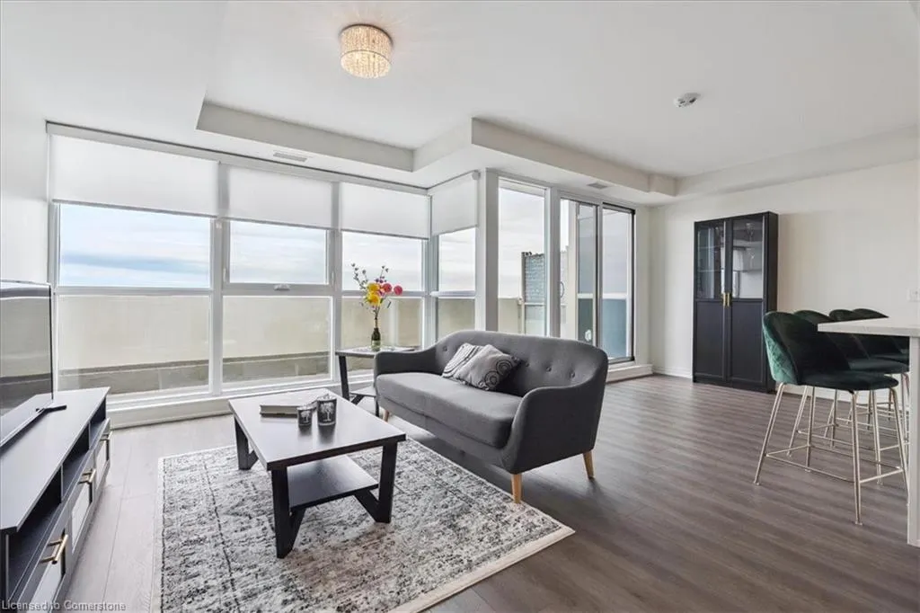 2750 King Street E, #704