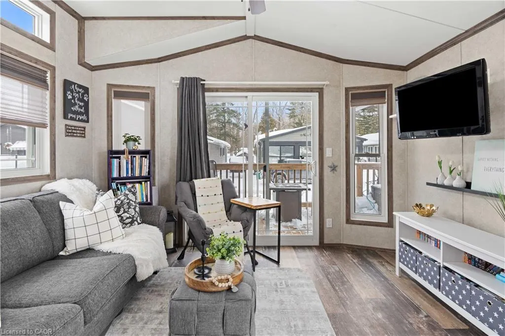 4449 Milburough Line, #10 Oak St.