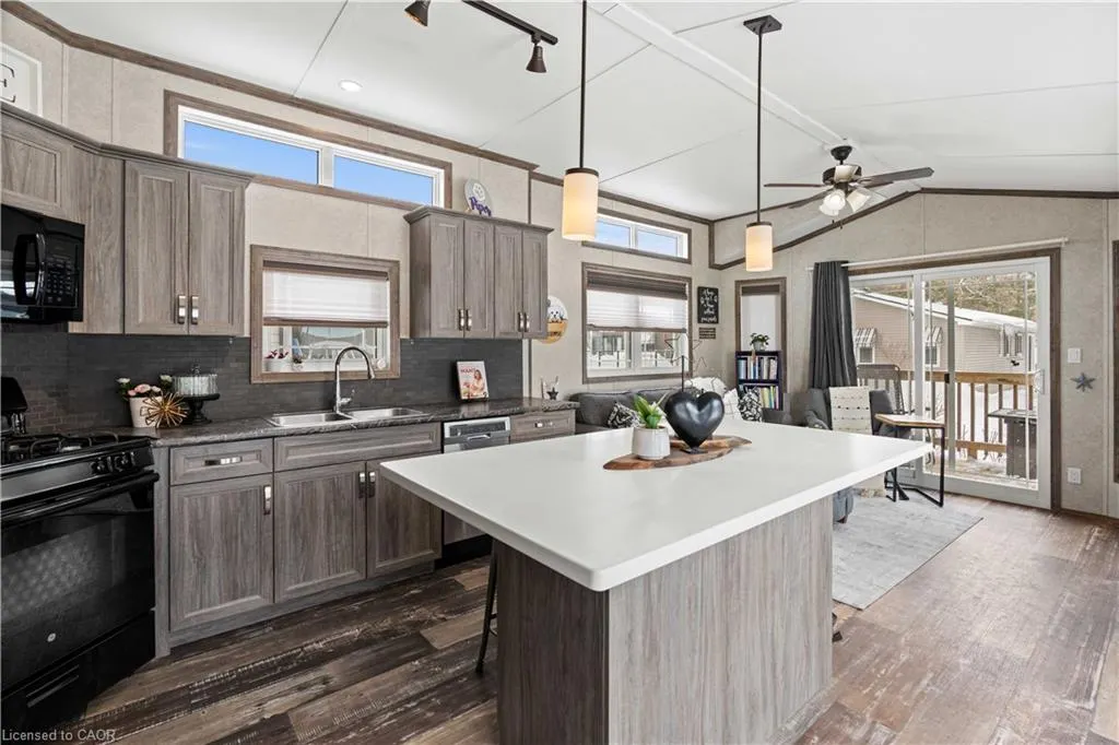 4449 Milburough Line, #10 Oak St.