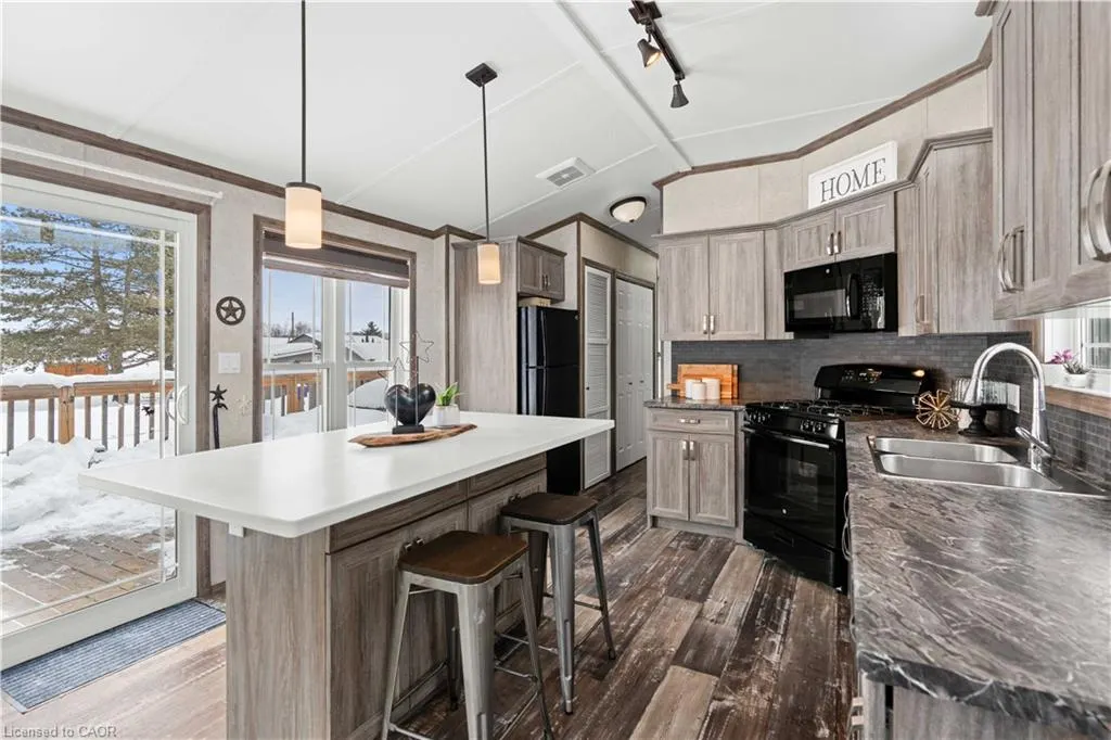 4449 Milburough Line, #10 Oak St.
