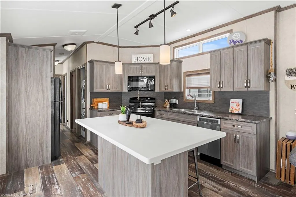 4449 Milburough Line, #10 Oak St.