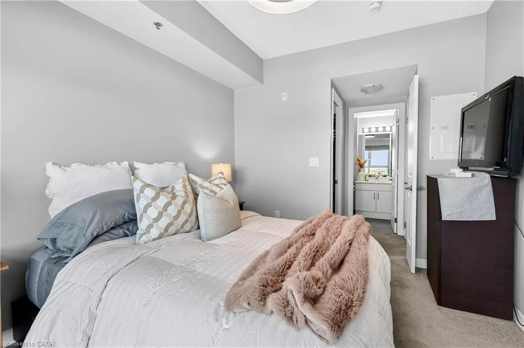560 North Service Road, #505