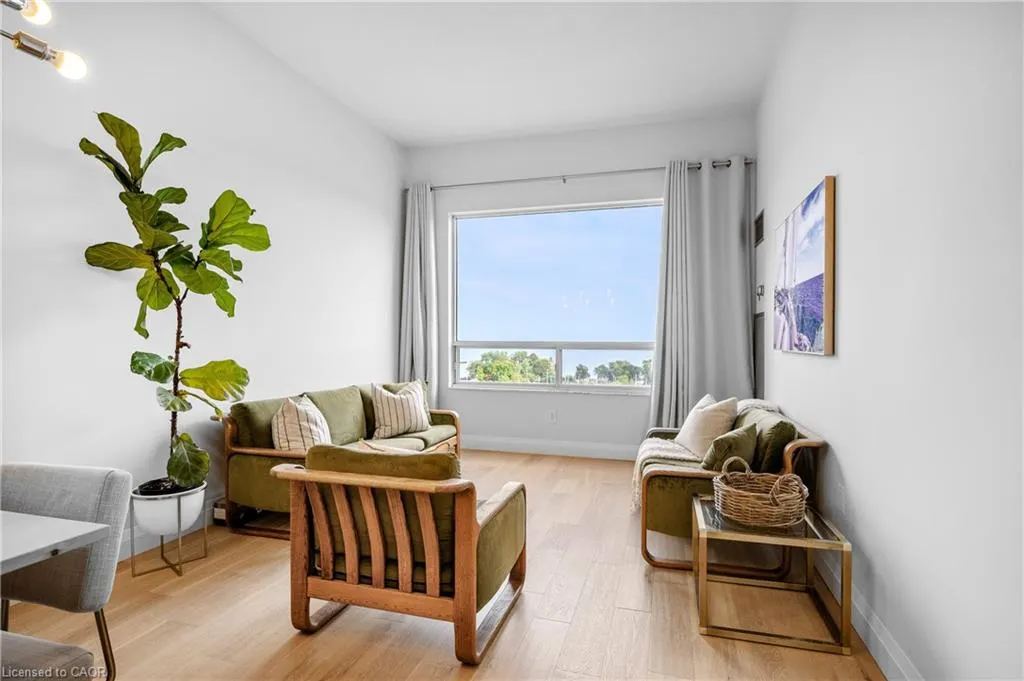 2511 Lakeshore Road W, #805