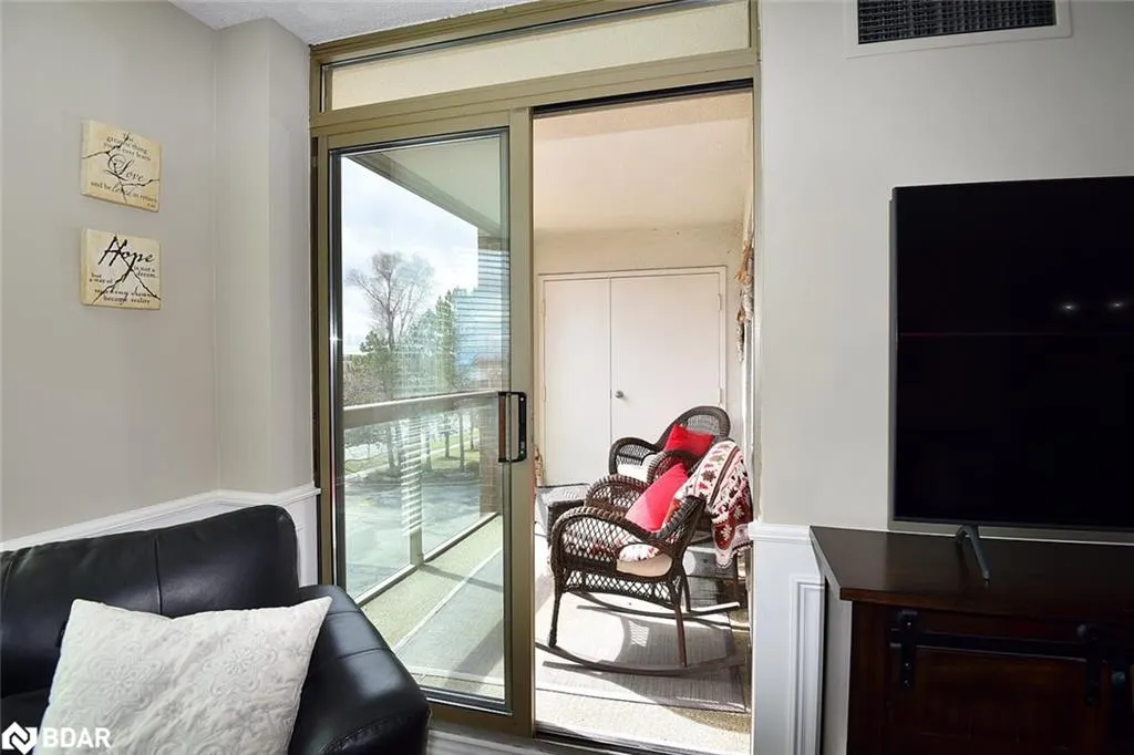 1225 North Shore Boulevard E, #404