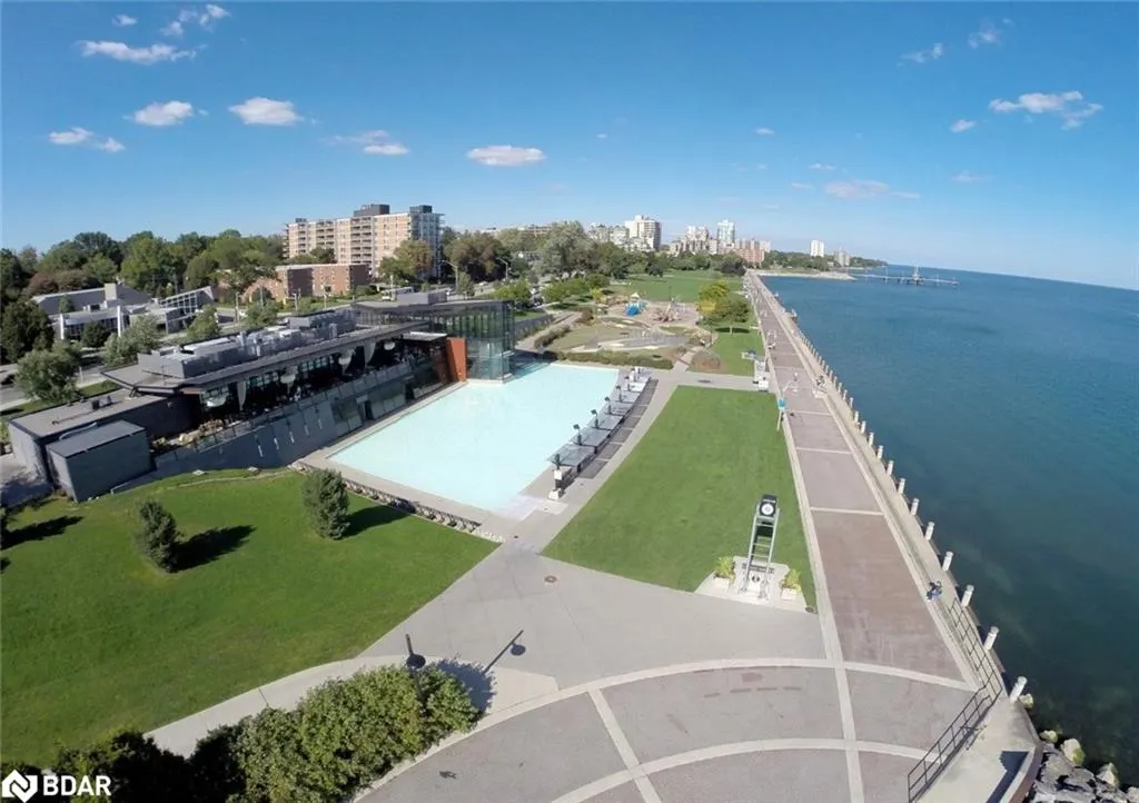 1225 North Shore Boulevard E, #404