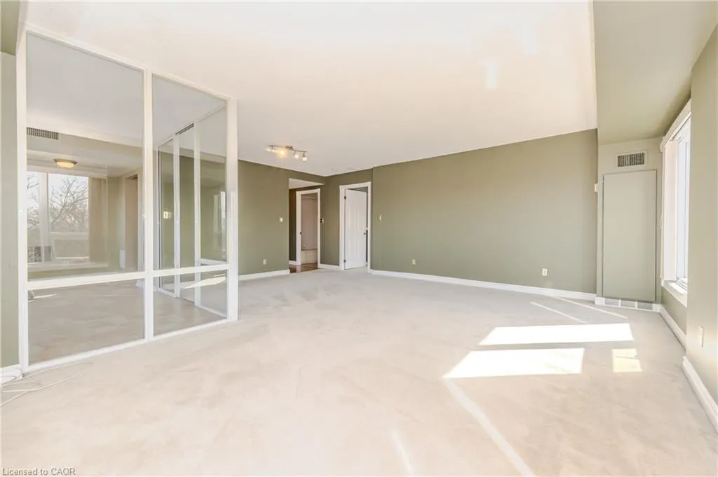237 King Street W, #1008